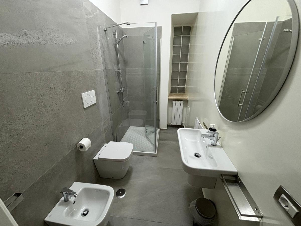 Room & Parking In Centro Citta Con Parcheggio Privato E Wifi 포텐자 외부 사진