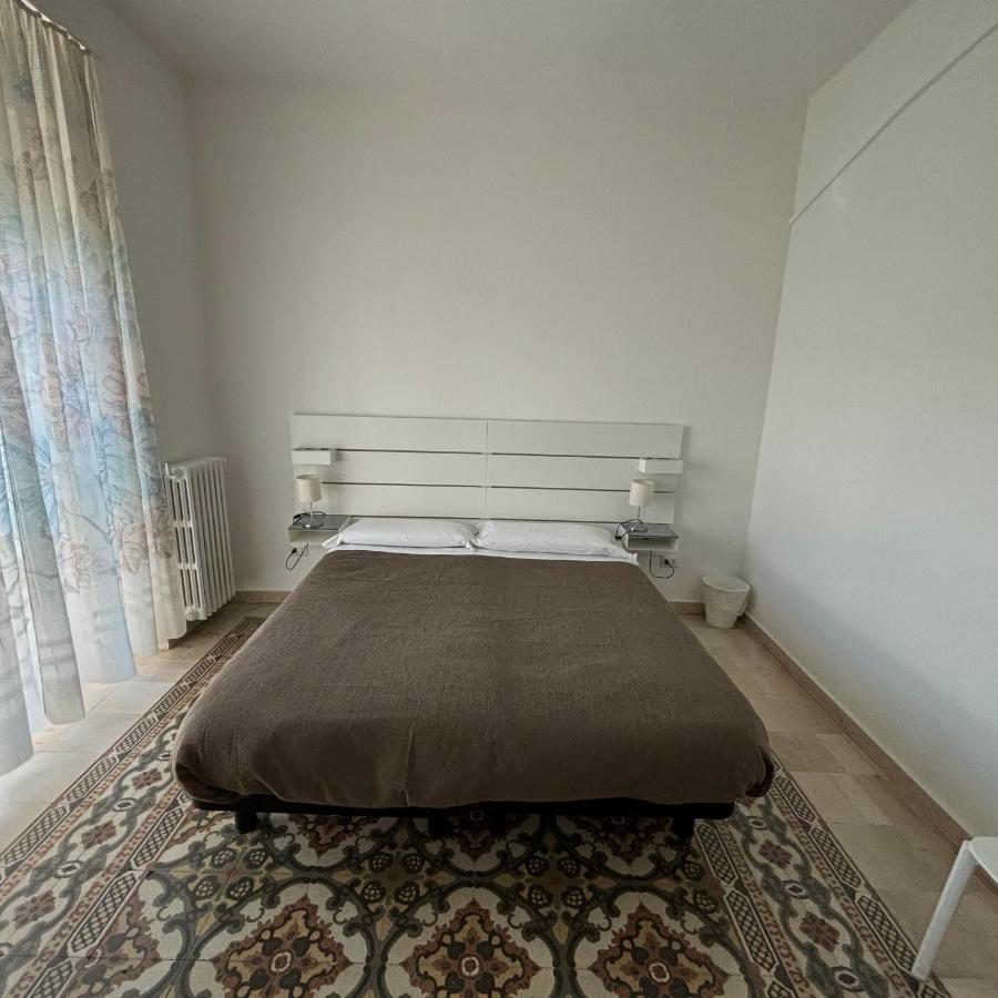 Room & Parking In Centro Citta Con Parcheggio Privato E Wifi 포텐자 외부 사진