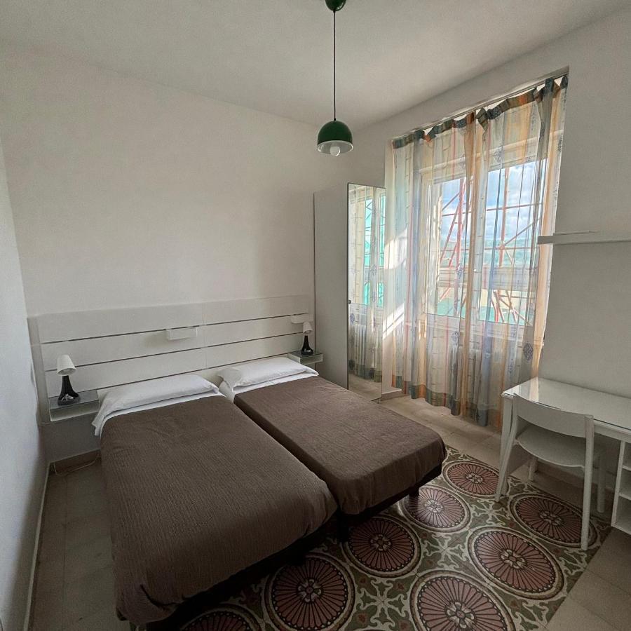 Room & Parking In Centro Citta Con Parcheggio Privato E Wifi 포텐자 외부 사진