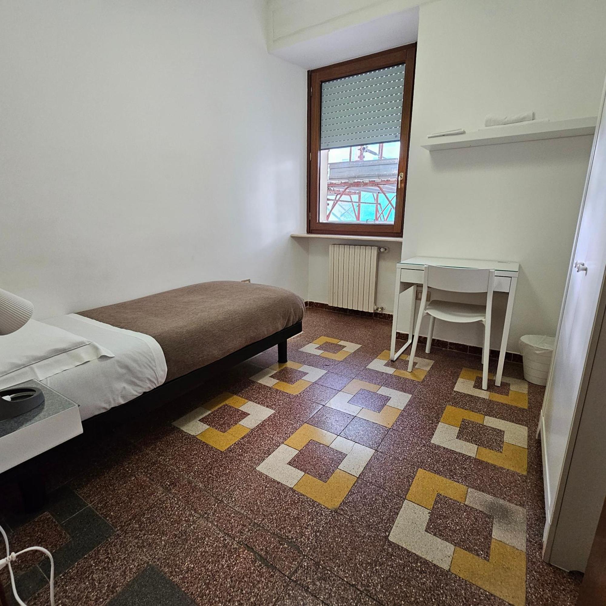 Room & Parking In Centro Citta Con Parcheggio Privato E Wifi 포텐자 외부 사진