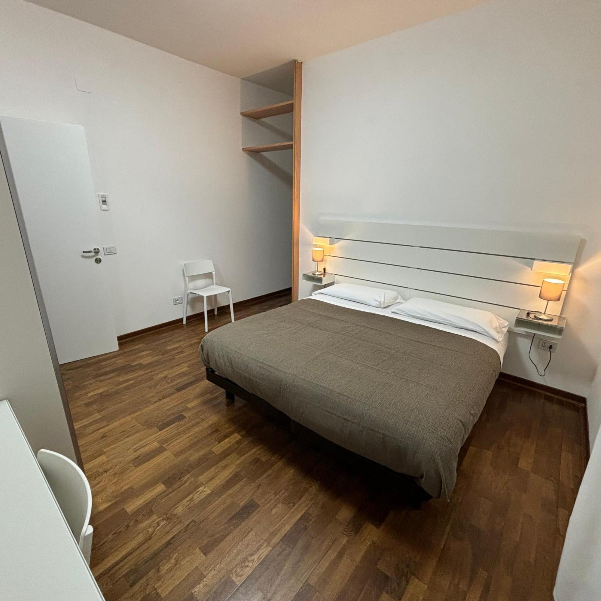Room & Parking In Centro Citta Con Parcheggio Privato E Wifi 포텐자 외부 사진