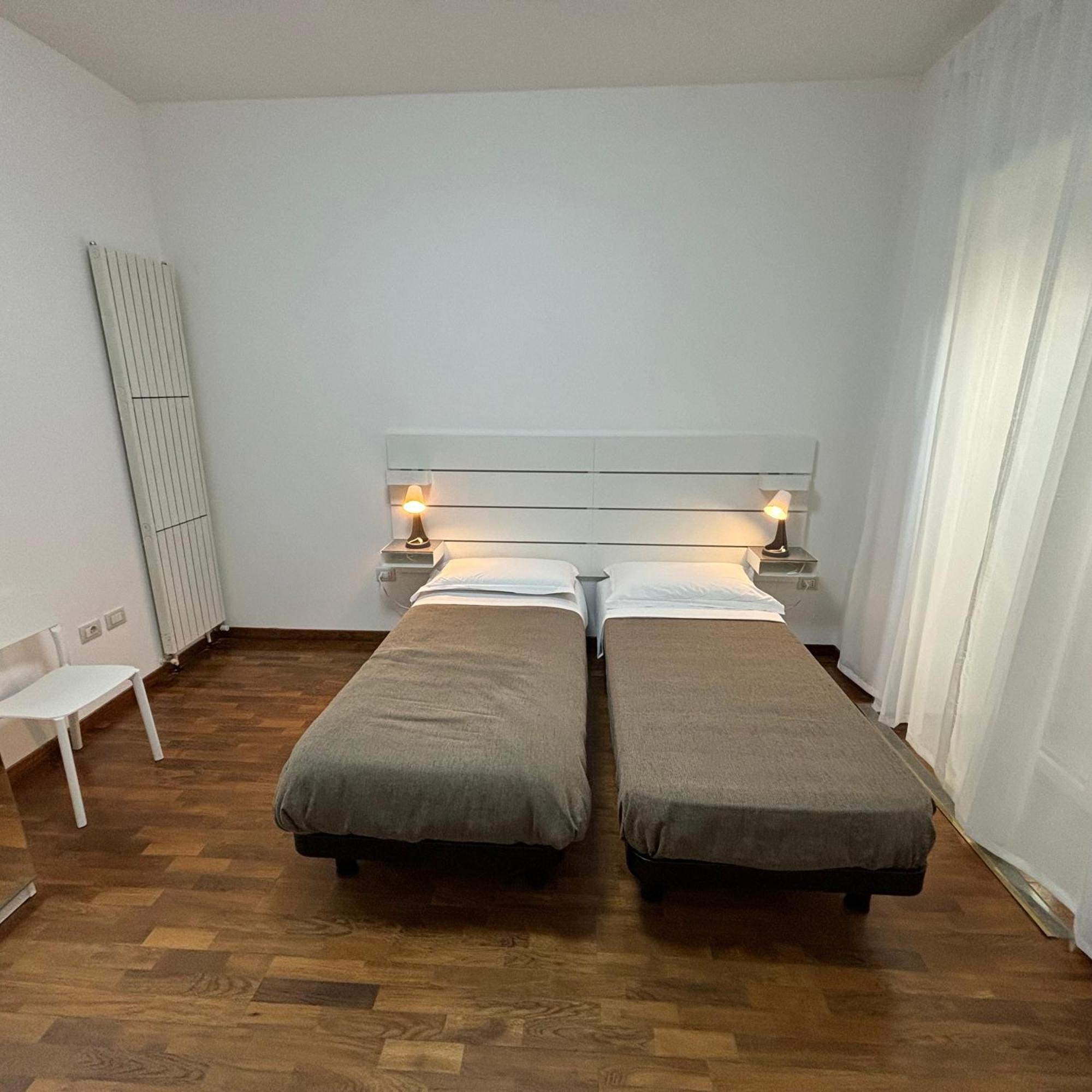 Room & Parking In Centro Citta Con Parcheggio Privato E Wifi 포텐자 외부 사진