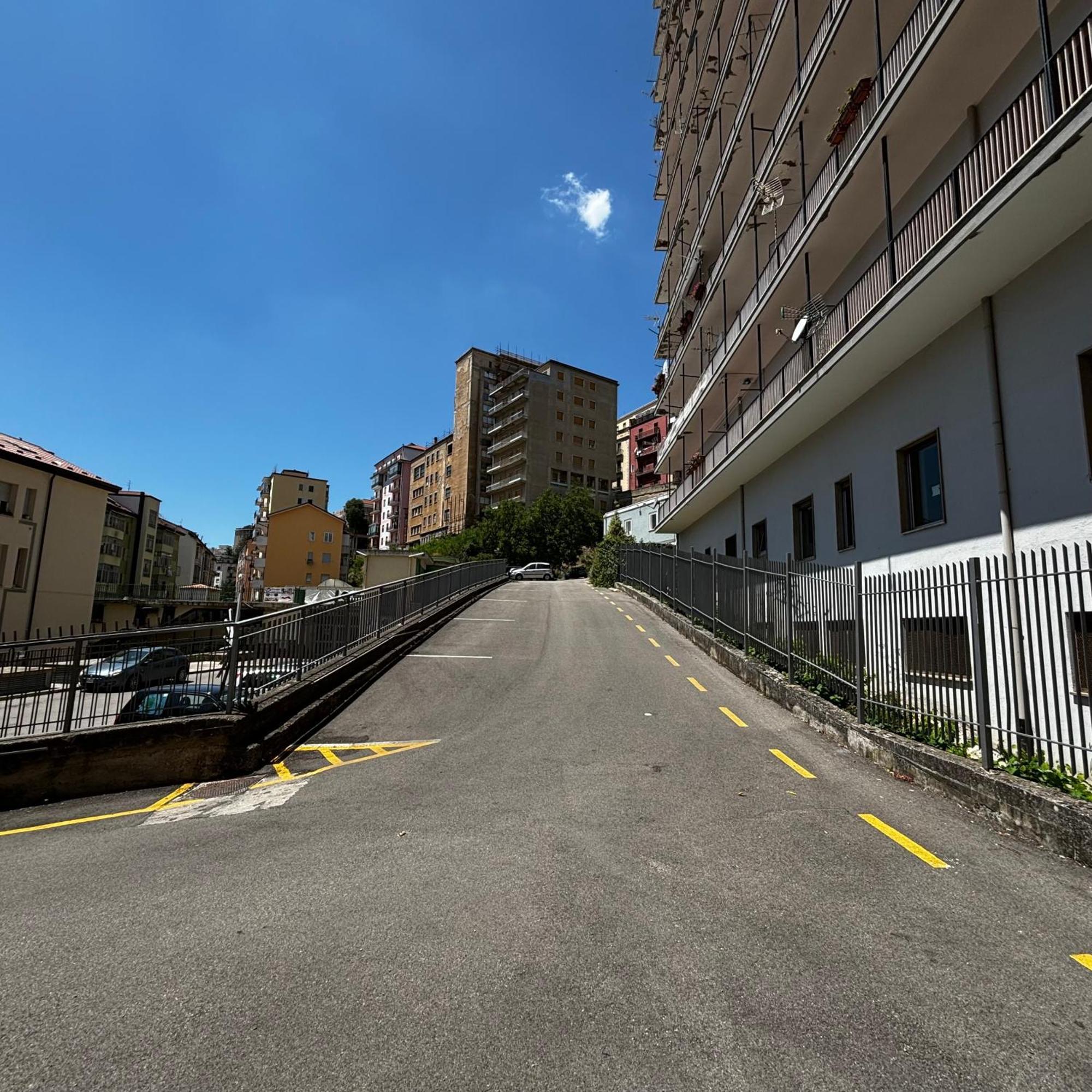 Room & Parking In Centro Citta Con Parcheggio Privato E Wifi 포텐자 외부 사진