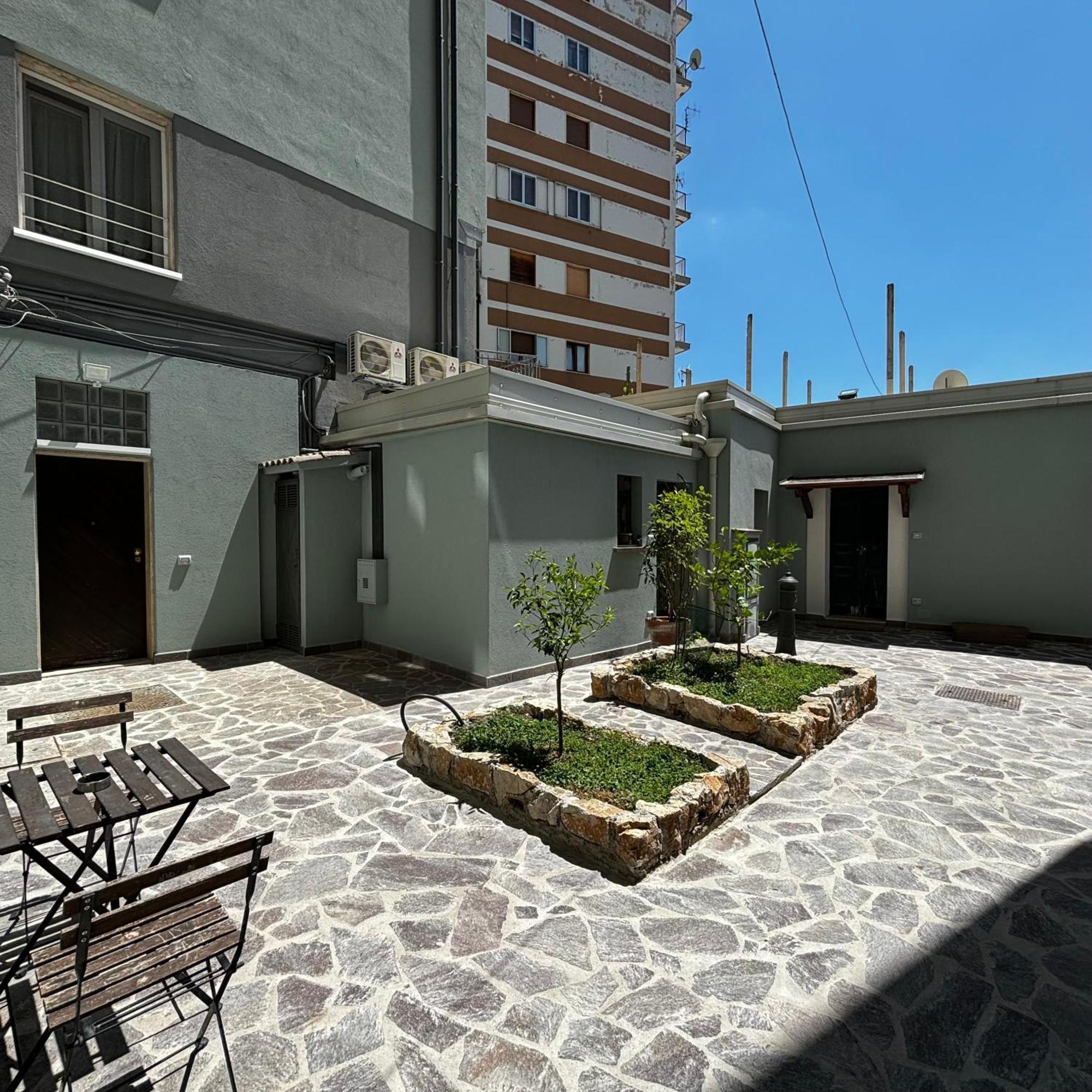 Room & Parking In Centro Citta Con Parcheggio Privato E Wifi 포텐자 외부 사진