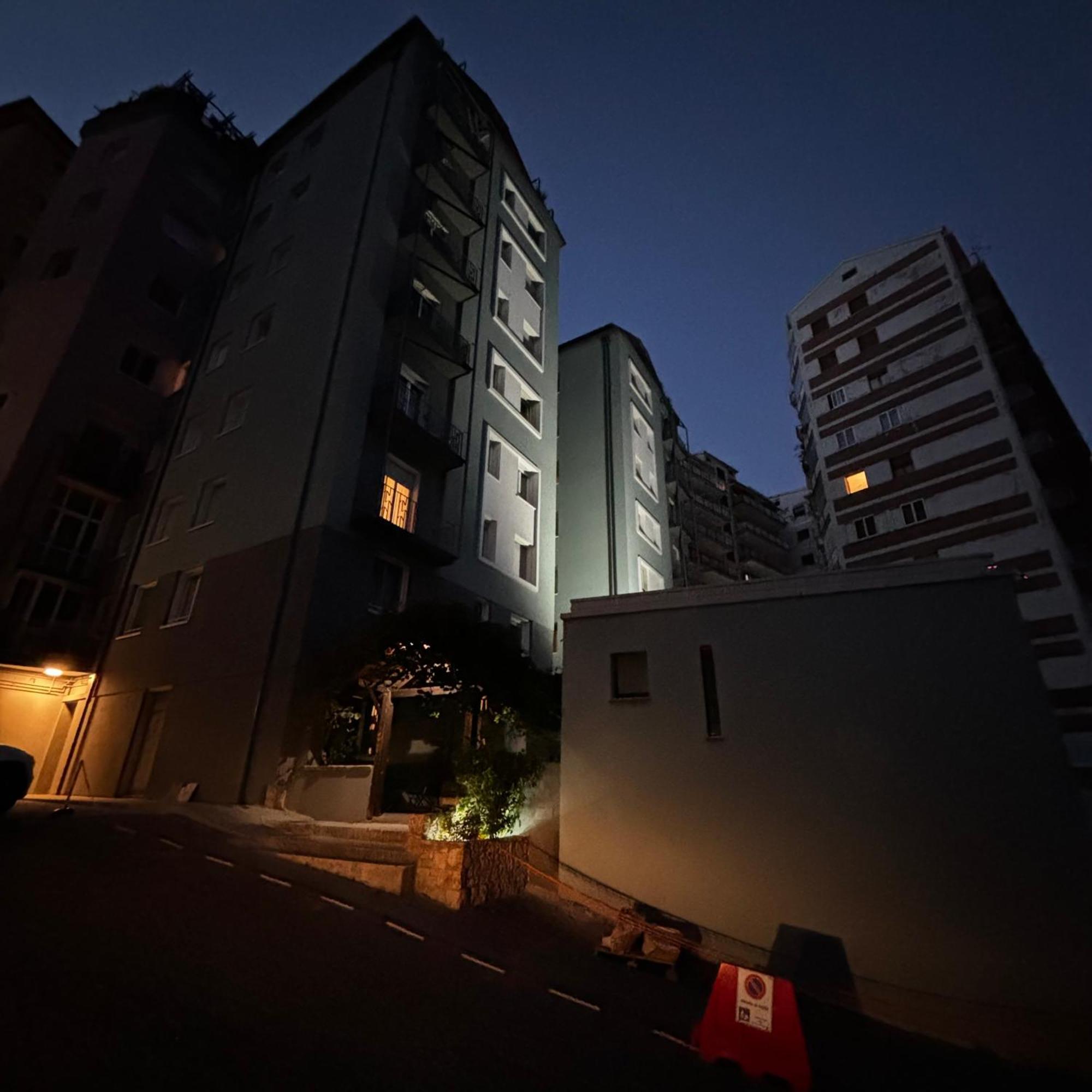 Room & Parking In Centro Citta Con Parcheggio Privato E Wifi 포텐자 외부 사진