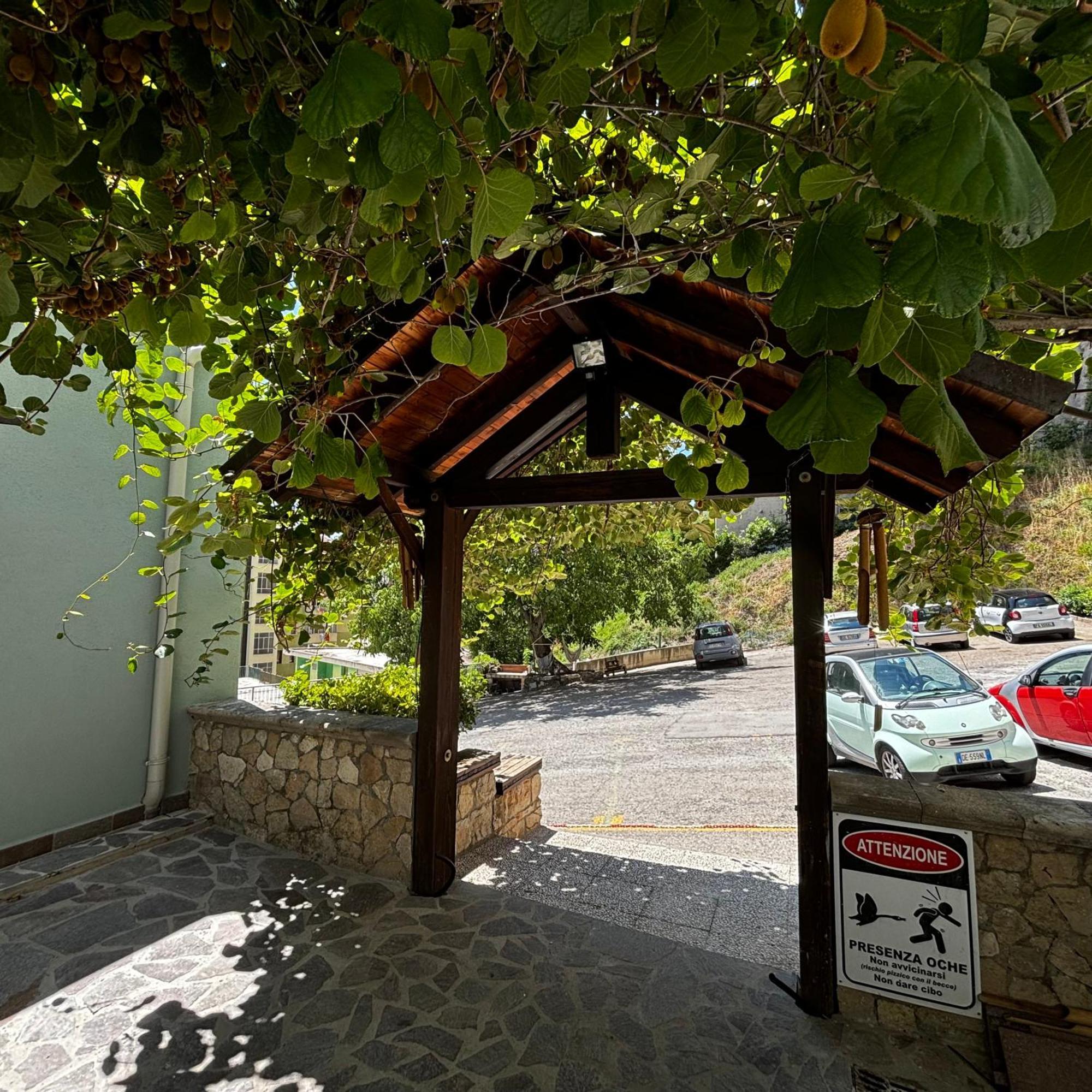 Room & Parking In Centro Citta Con Parcheggio Privato E Wifi 포텐자 외부 사진