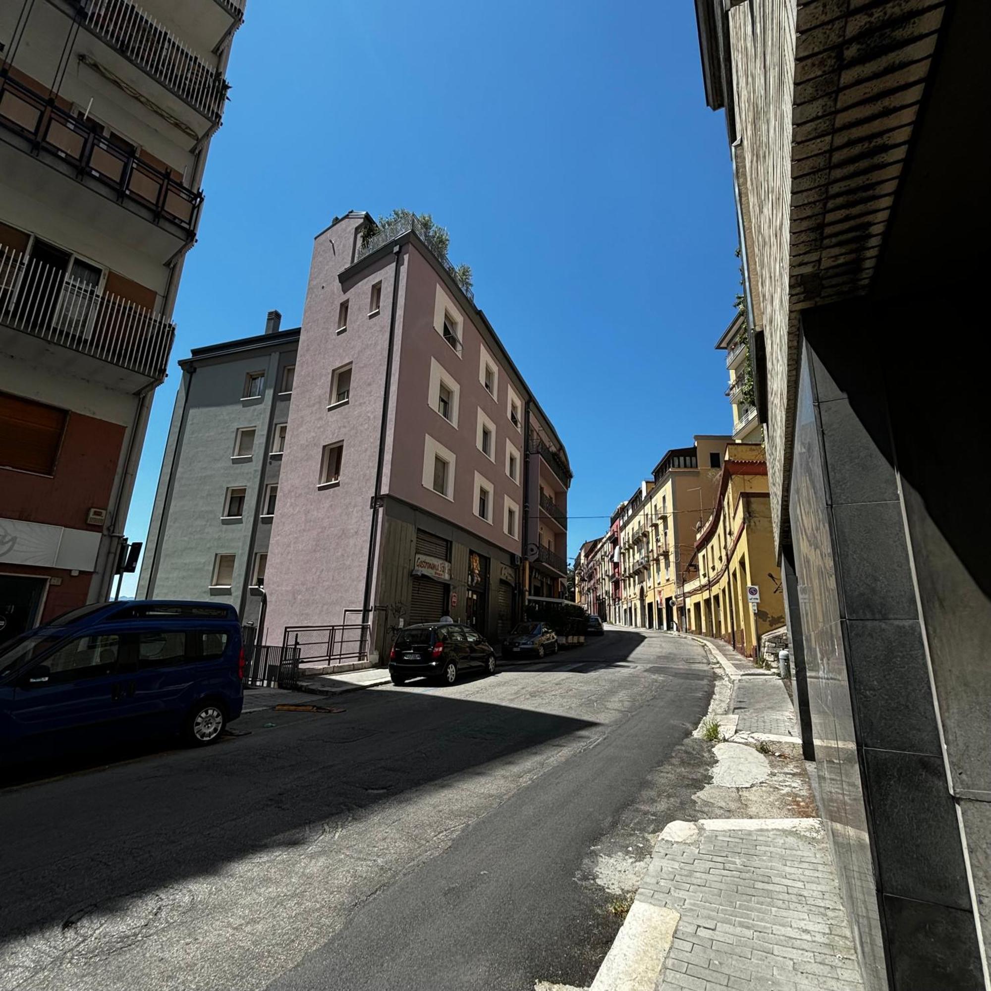 Room & Parking In Centro Citta Con Parcheggio Privato E Wifi 포텐자 외부 사진